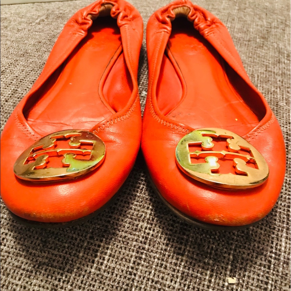 TORY BURCH FLATS WITH GOLD EMBLEM